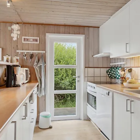 In With Kitchen Fano